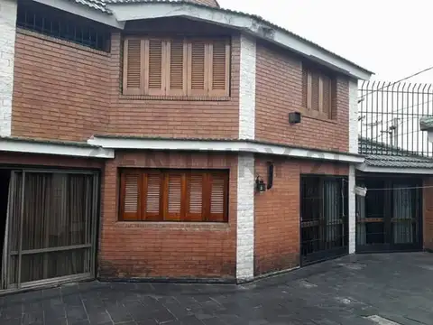 Padre Luis Monti 3400, Piso 0
