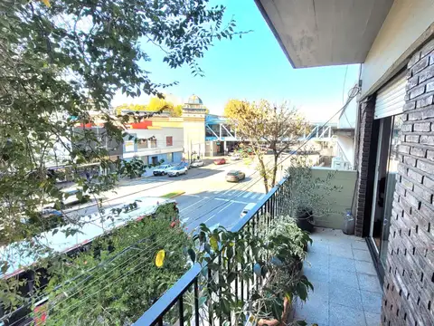 EXCELENTE UBICACIÓN "Av. Maipu 2322", DEPARTAMENTO 4 AMBIENTES CON PATIO y BALCÓN