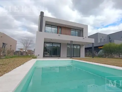 Casa en venta con renta Barrio Araucarias Puertos Escobar