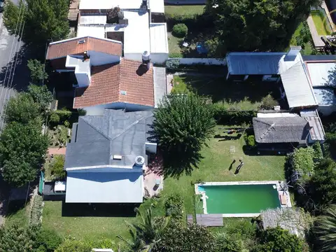 Casa en Gonnet sobre lote de 800 m2