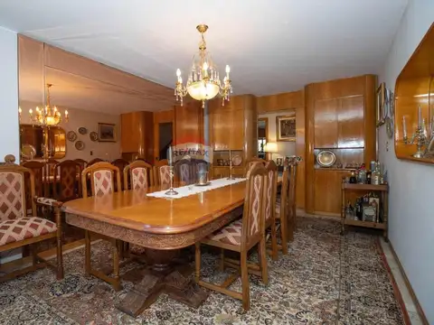 Casa en Venta con 3 cocheras