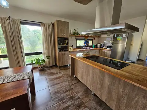 Casa 5 ambientes con 3 baños