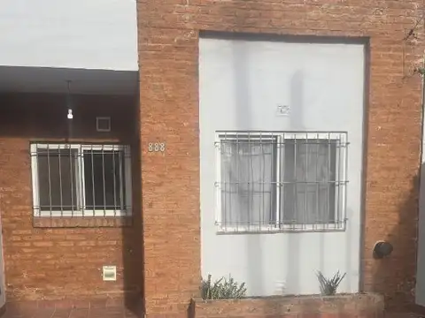 Casa en Alquiler con 1 cochera