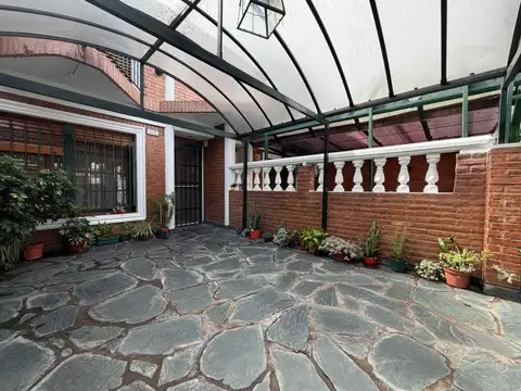 VENTA TRIPLEX 4 AMB/ VILLA LUGANO COCHERA PATIO