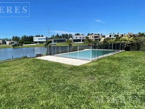 Casa en Venta a La Laguna en San Benito, Villanueva.