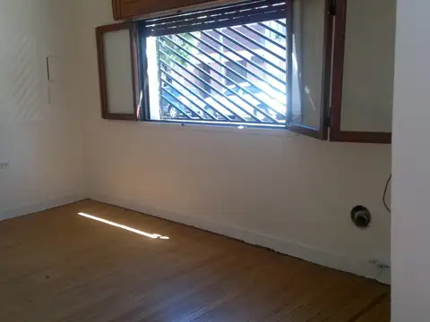 ALQ. COMERCIAL - DTO T/ CASA MONOAMB. P.B. AL FTE. - SIN EXPENSAS  IDEAL CONSULTORIO/OFICINA