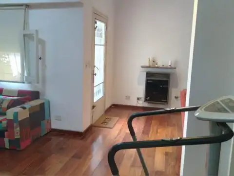 Casa 6 ambientes con 2 baños