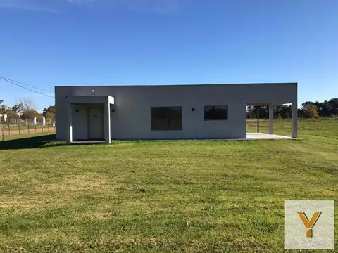 Casa venta  3 dormitorios 1 baño Patio y pileta - 6000 mts2 -  Abasto