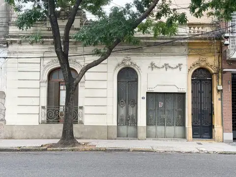 VENTA | PERMUTA - CASA PH AL FRENTE CON COCHERA BARRIO ABASTO
