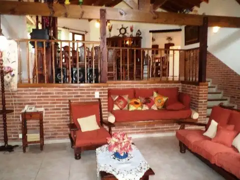 Casa 5 ambientes con 3 baños