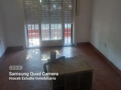 Departamento en alquiler PH sin expensas en Castelar Sur