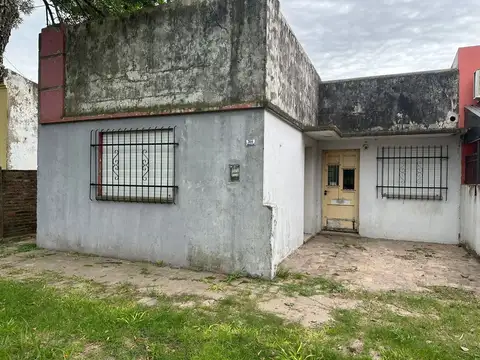 VENTA/CASA A RAFACCIONAR/AVENIDA/LEHMANN