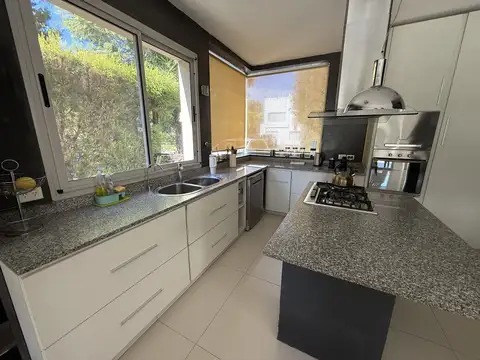 Casa en Alquiler en Barrancas de Iraola, USD 2.700