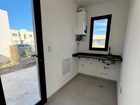 Casa en Venta en Pilar Del Este, USD 180.000