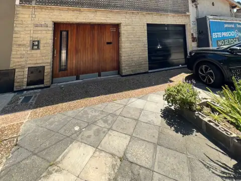 Casa 5 Amb. c/ Monoambiente Indep. y 2 Cocheras - Carlos Croce 1200, Banfield