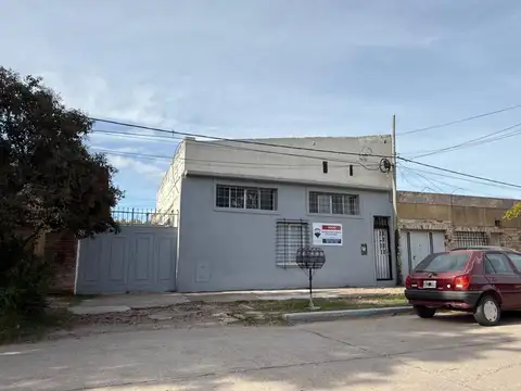 Vendo Casa ideal salón o deposito.
