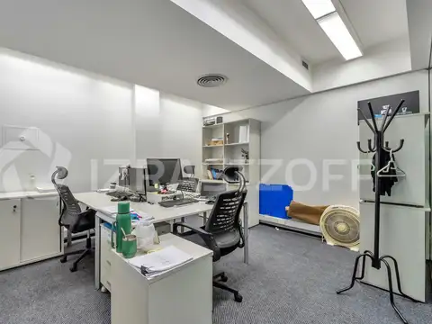 Oficina en Venta con 3 cocheras