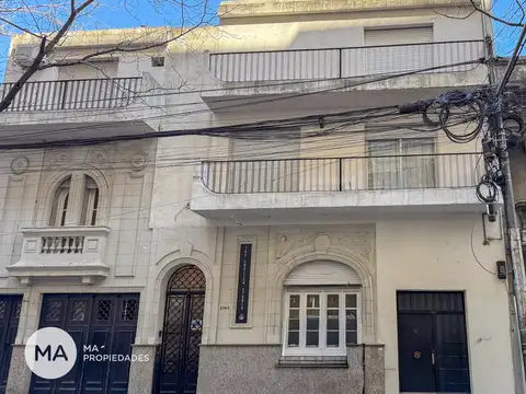 Casa 4 Dormitorios con patio y terraza - Mendoza 2100 - Centro - Rosario | Venta