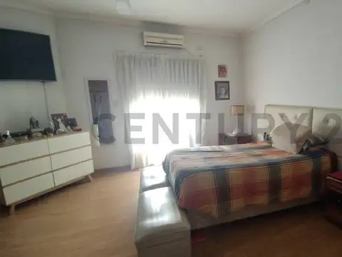 Casa 8 ambientes con 1 baño