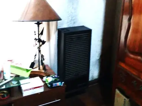 Venta departamento tipo casa, todos los servicios. A tan solo 4 cuadras de la estación Ituzaingó.