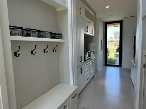 Casa en Alquiler Temporal con 4 cocheras