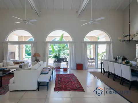 Casa en Venta con 1 cochera