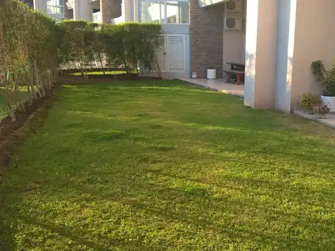 Departamento en venta y/o alquiler anual.  Yoo Nordelta- 3 dormitorios .PB .Jardín