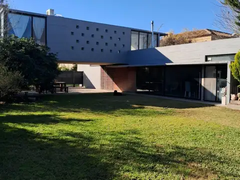 Venta Casa en El Centauro 3 Dormitorios Canning