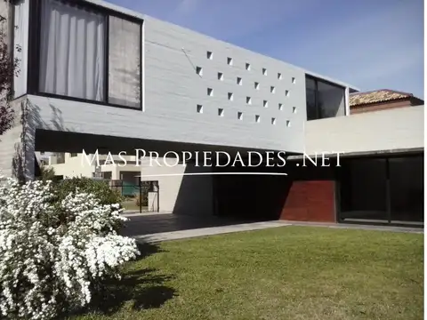 Venta Casa en El Centauro 3 Dormitorios Canning