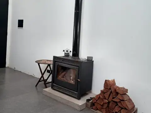 CASA DE DISEÑO CON PILETA , BARRIO LA SOBERANA