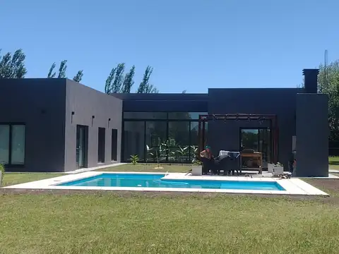 Venta / Permuta – Casa amoblada en Barrio La Florentina, San Miguel del Monte