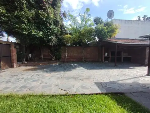 Casa en Alquiler con 1 cochera