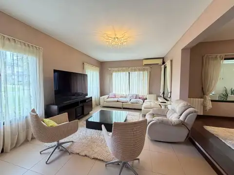 Departamento 8 ambientes con 3 baños