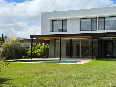 Moderna casa de 4 Dorm, dep.serv.,escrit., plyaroom y piscina