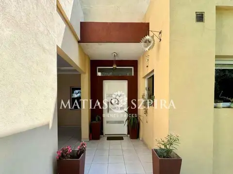 Casa 4 ambientes con 3 baños
