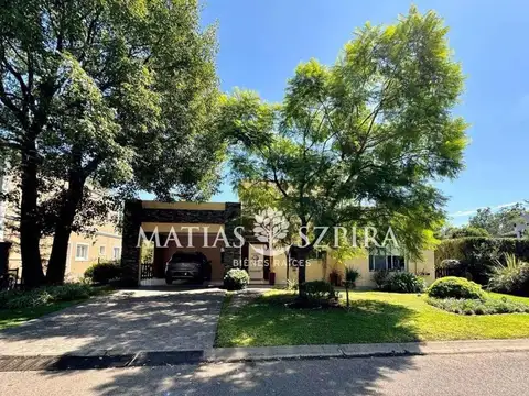 Casa en Venta 4 Ambientes en Casco De Alvarez