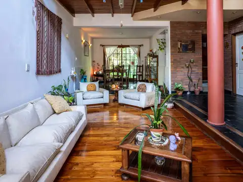 Casa en Venta con 2 cocheras