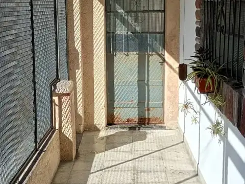 Casa 4 ambientes con 1 baño