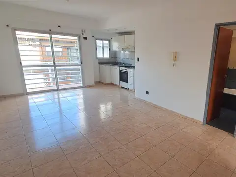 DEPARTAMENTO 2 AMB AL FRENTE