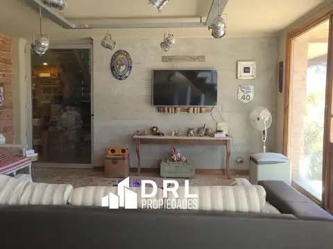 Casa 10 ambientes con 5 baños