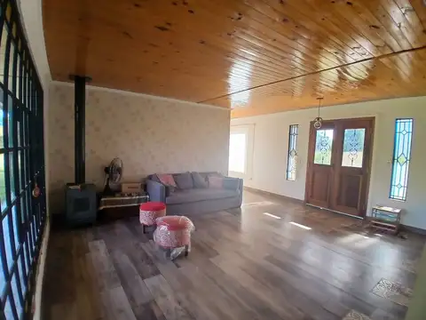 Casa 6 ambientes con 2 baños