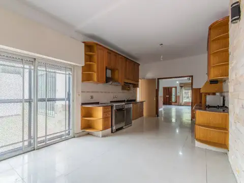 VENTA. CASA. 4 AMBIENTES. PILETA. QUINCHO. TALLER. QUILMES.