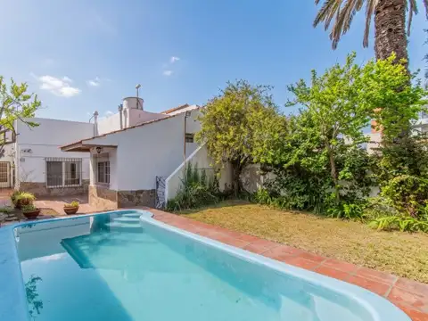VENTA. CASA. 4 AMBIENTES. PILETA. QUINCHO. TALLER. QUILMES.
