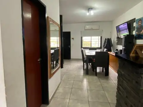 Casa 3 ambientes con 2 baños