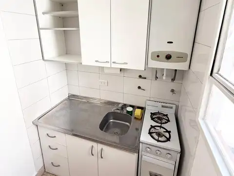 Departamento en venta en Caballito. Monoambiente 4° piso. Lateral. Luminoso. Impecable.