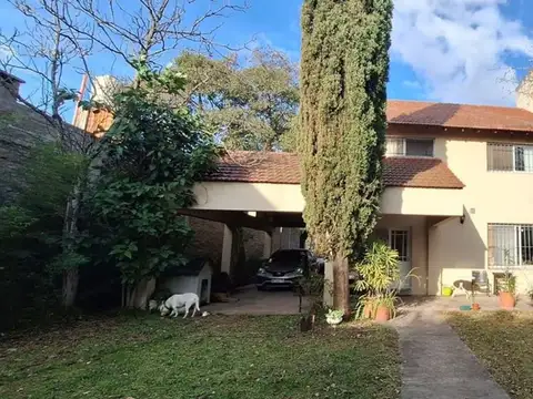 CASA EN VENTA 9 DE ABRIL 5 AMBIENTES CON PILETA