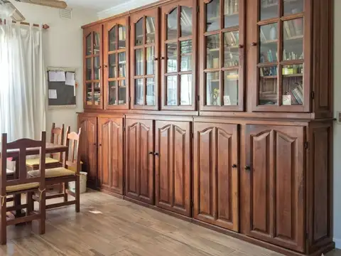 CASA EN VENTA 9 DE ABRIL 5 AMBIENTES CON PILETA