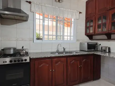 Casa 5 ambientes con 3 baños