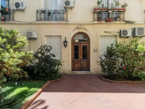 Departamento en venta en Balvanera 4 ambientes con cochera parrilla y baulera excelente estado