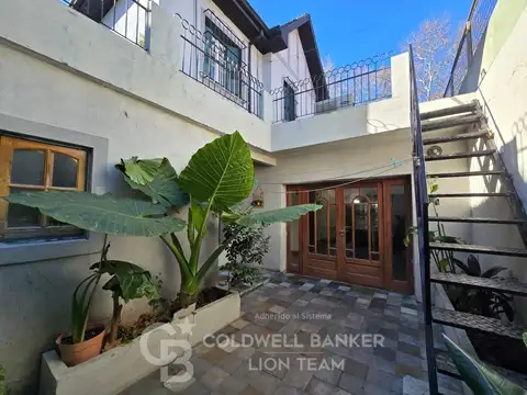 Casa 5 ambientes con 3 baños